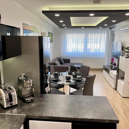 Apartment Vuky Zagreb Bagian luar foto